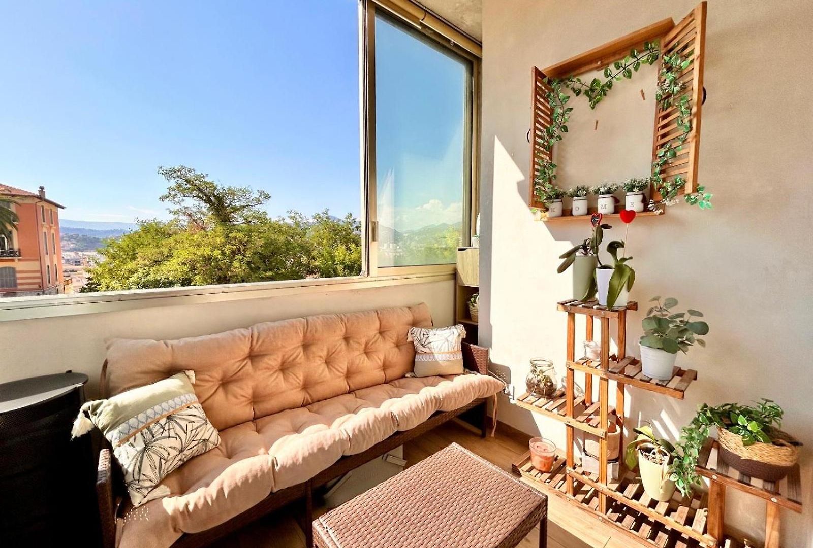 Near Port & - Private Parking - Full * Nice
