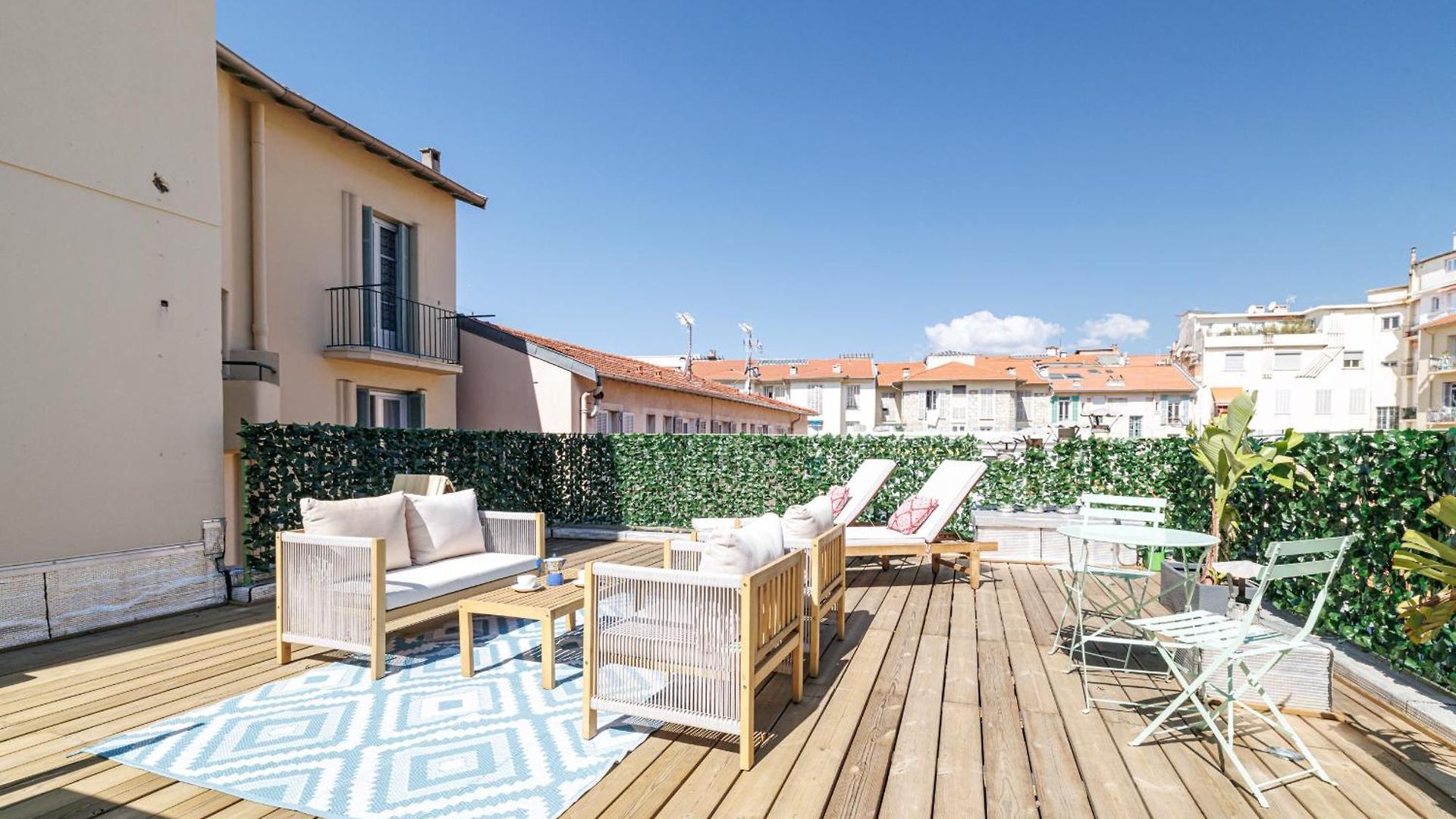 Wide Open Sky Terrace 1 Bdr