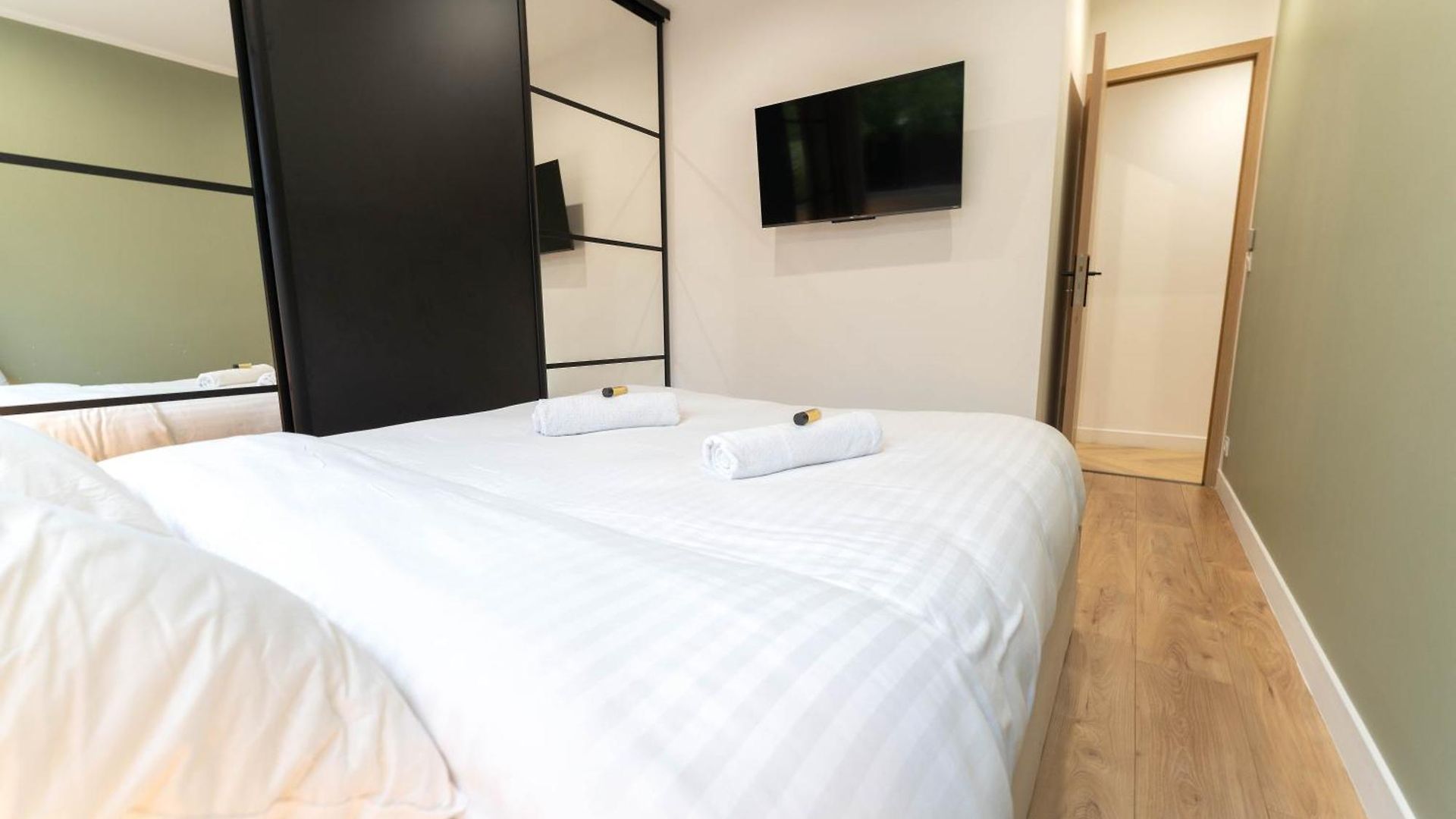 Magnifique Avec Piscine Et Jardin Appartement *