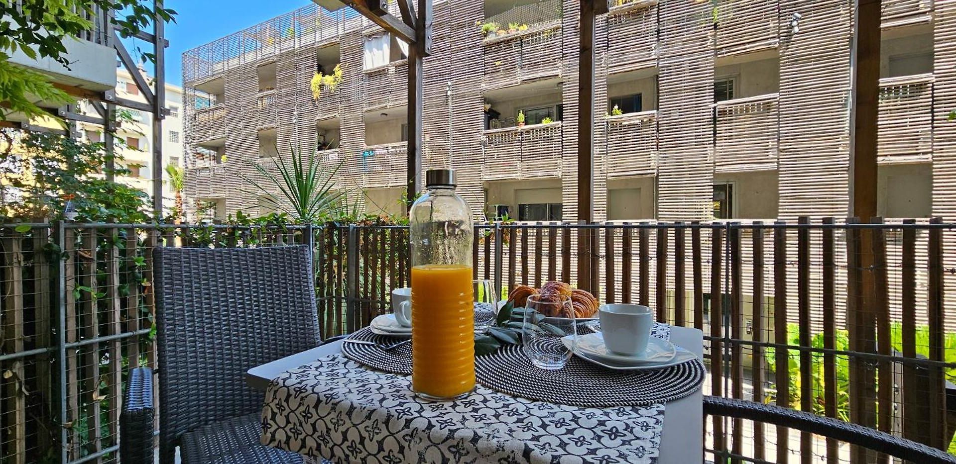 Cosy Dans Un Ecrin De Verdure -nice Appartement *