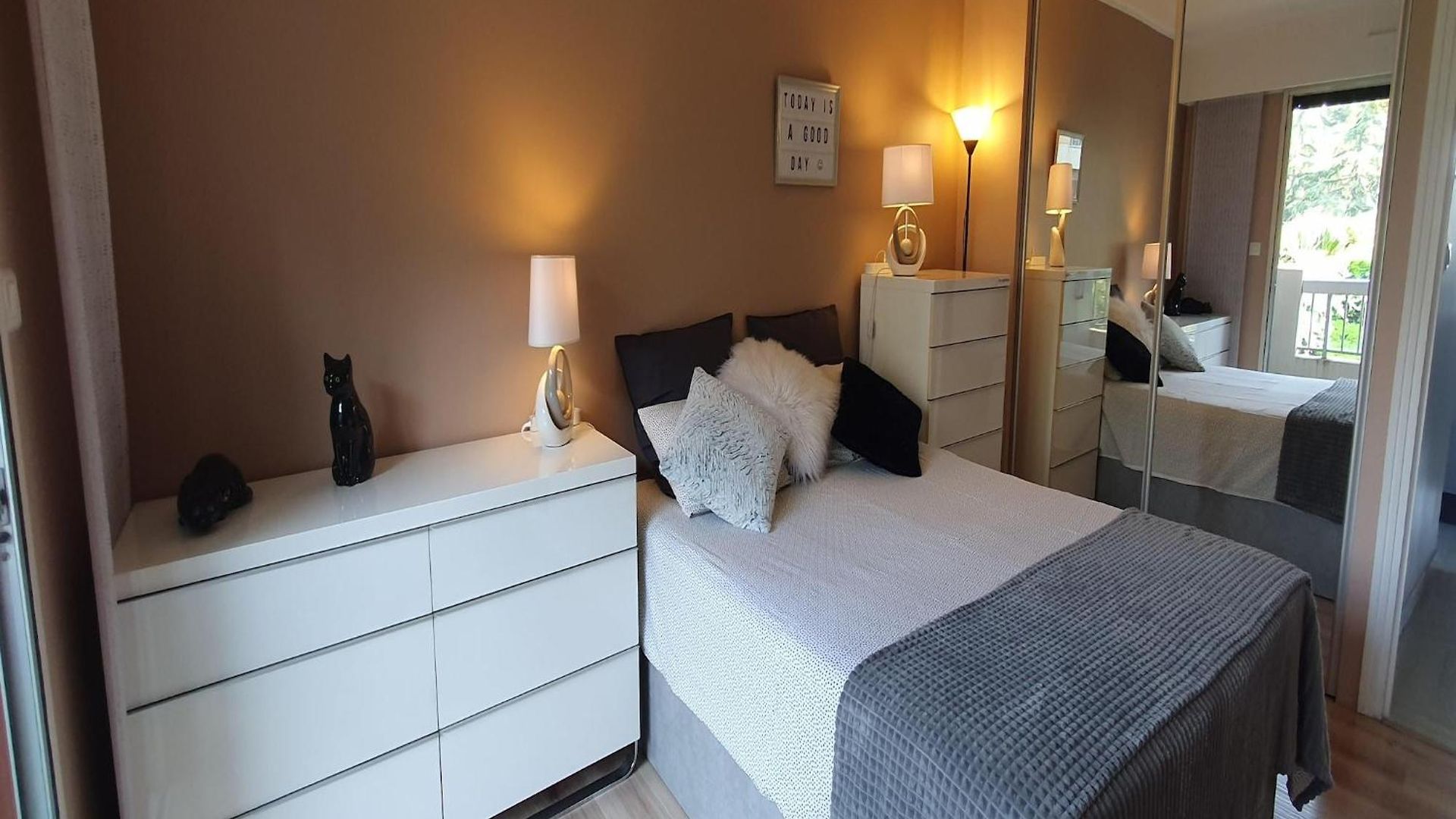 In With Sea Views * Nice