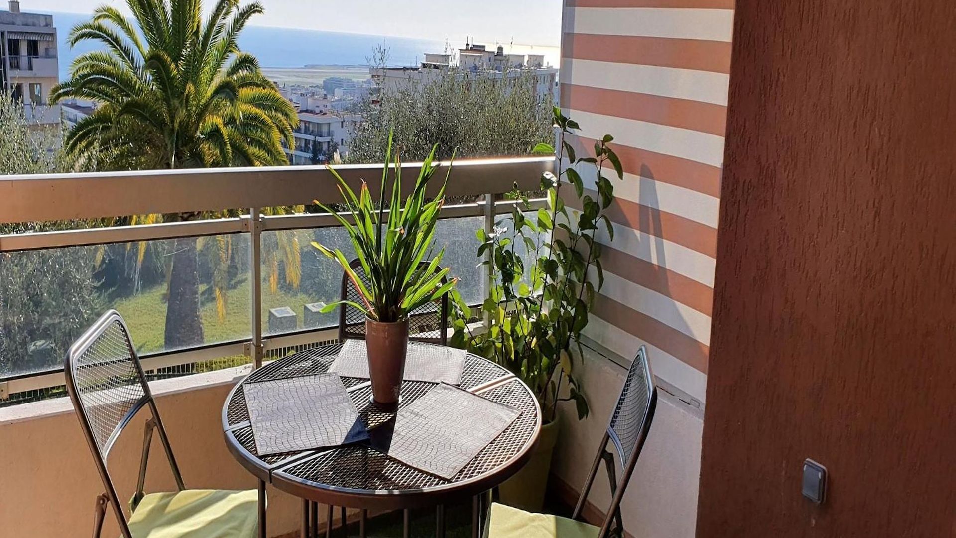 Villa In With Sea Views *