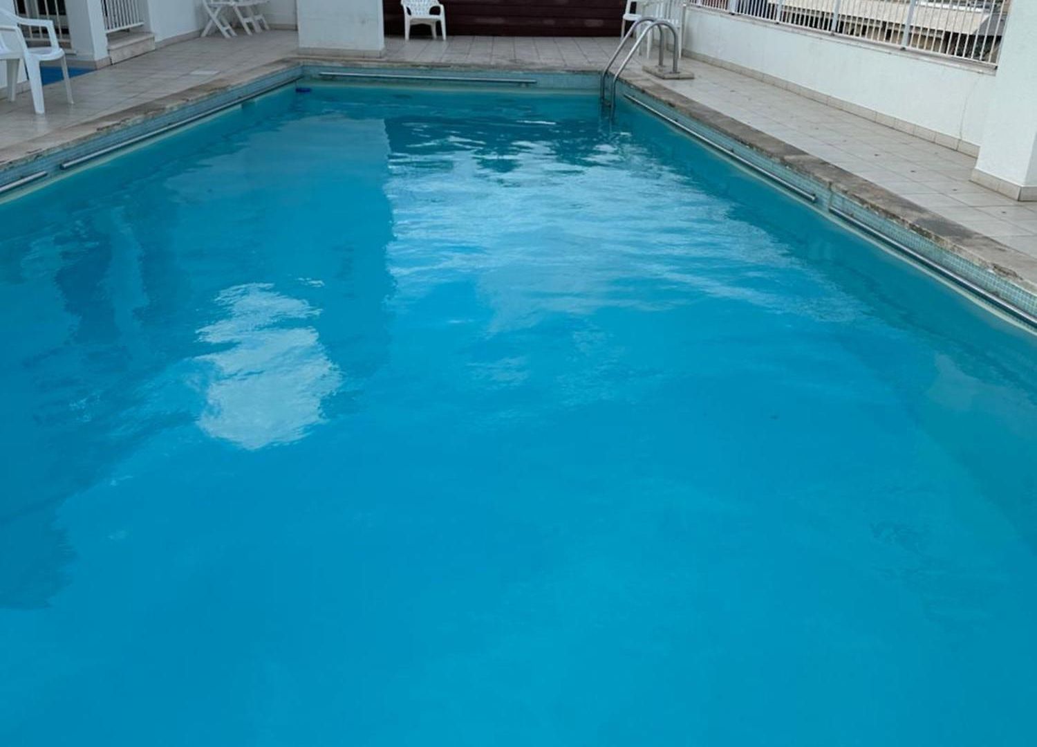 Et Ses Deux Piscines Apartment