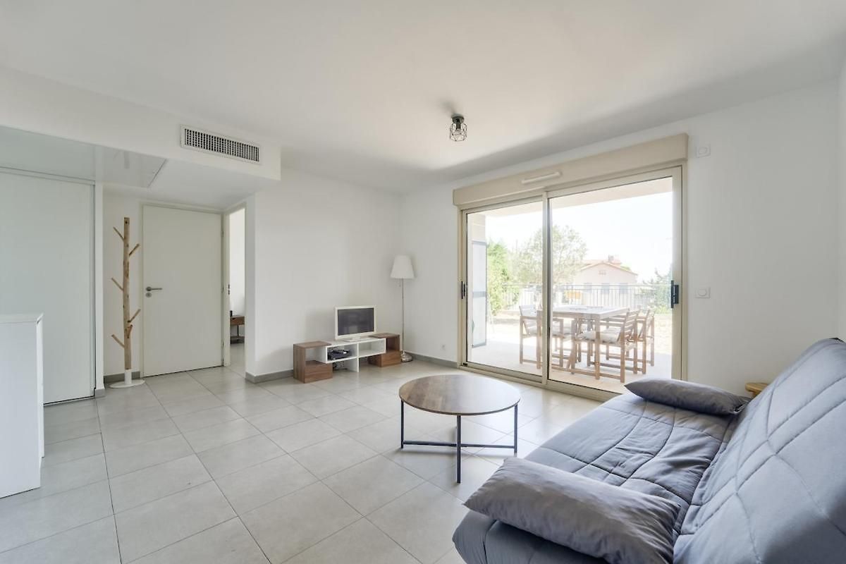 Lovely 1br With Garden, Private Parking & Sea View Apartment