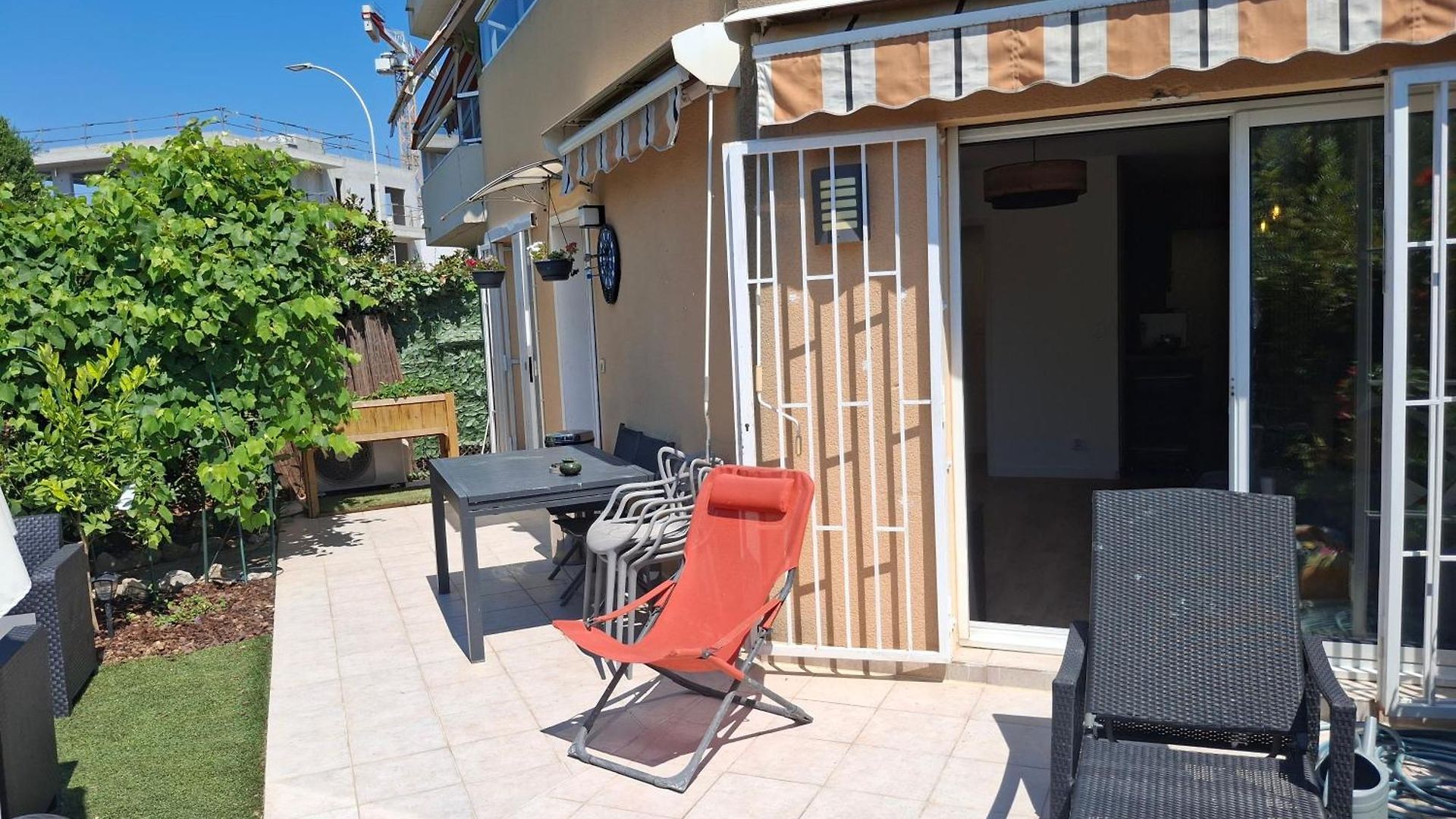 Lovely With Private Garden And A Swimming-pool