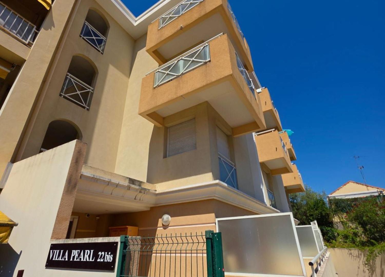 Apartment Near Tramway, & Airport - Air Conditioning & Free Wifi