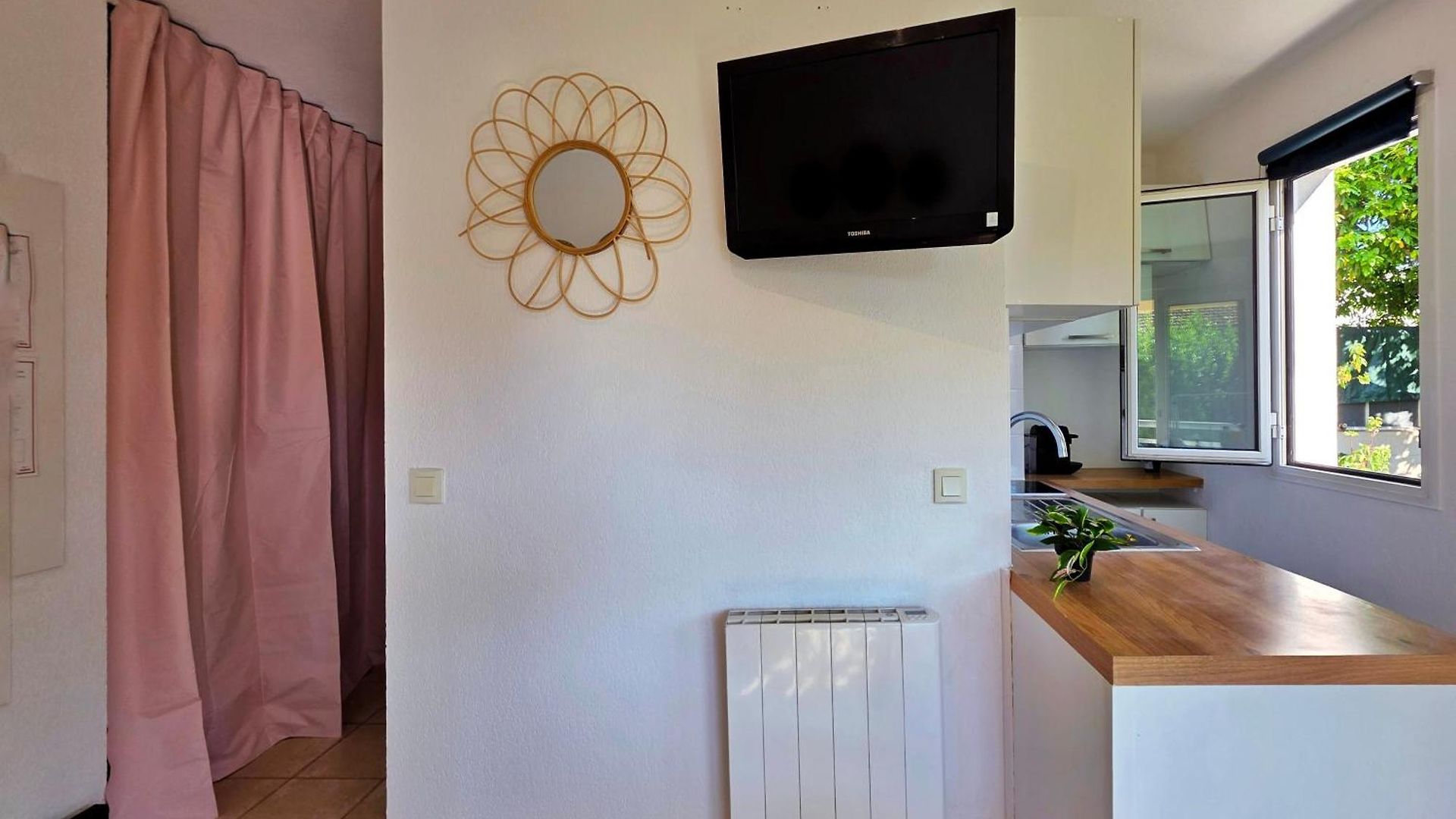 Near Tramway, & Airport - Air Conditioning & Free Wifi * Nice