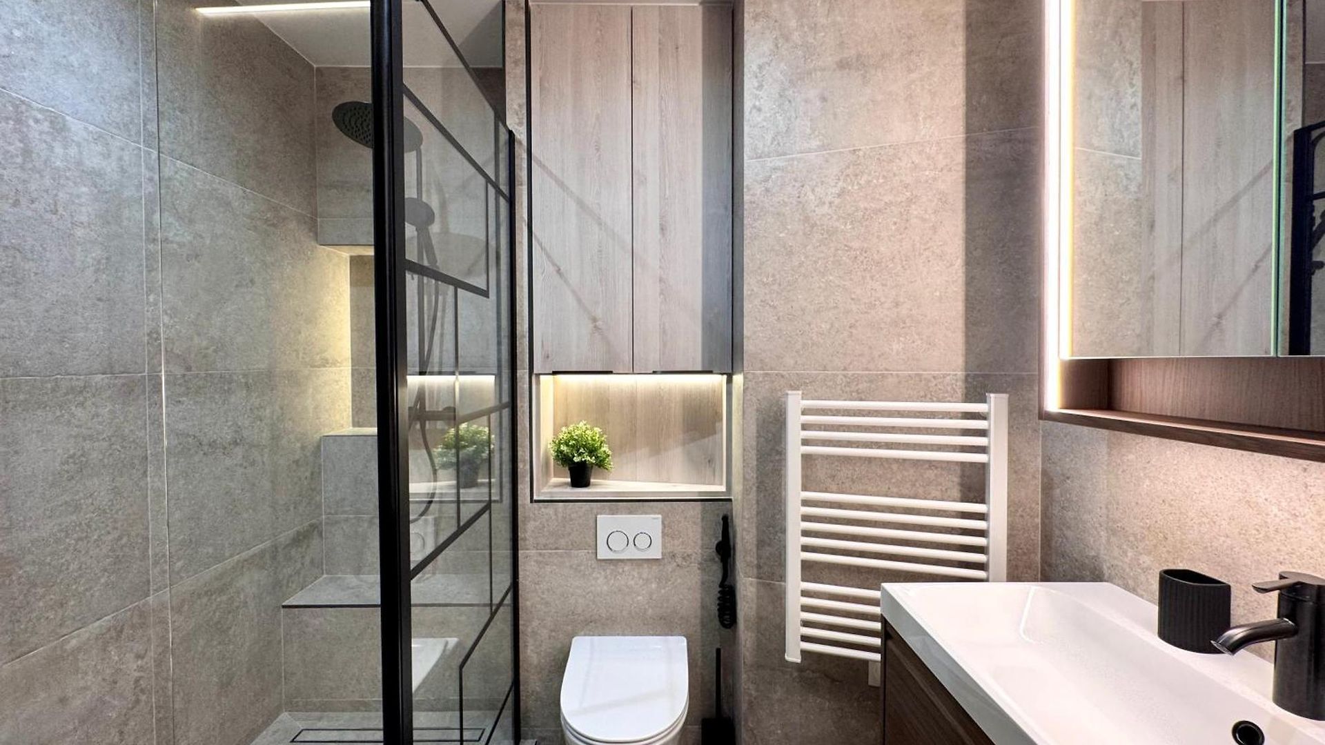 Moderne 3 Pièces Climatisé Avec Balcon, à 2 Min Appartement Nice