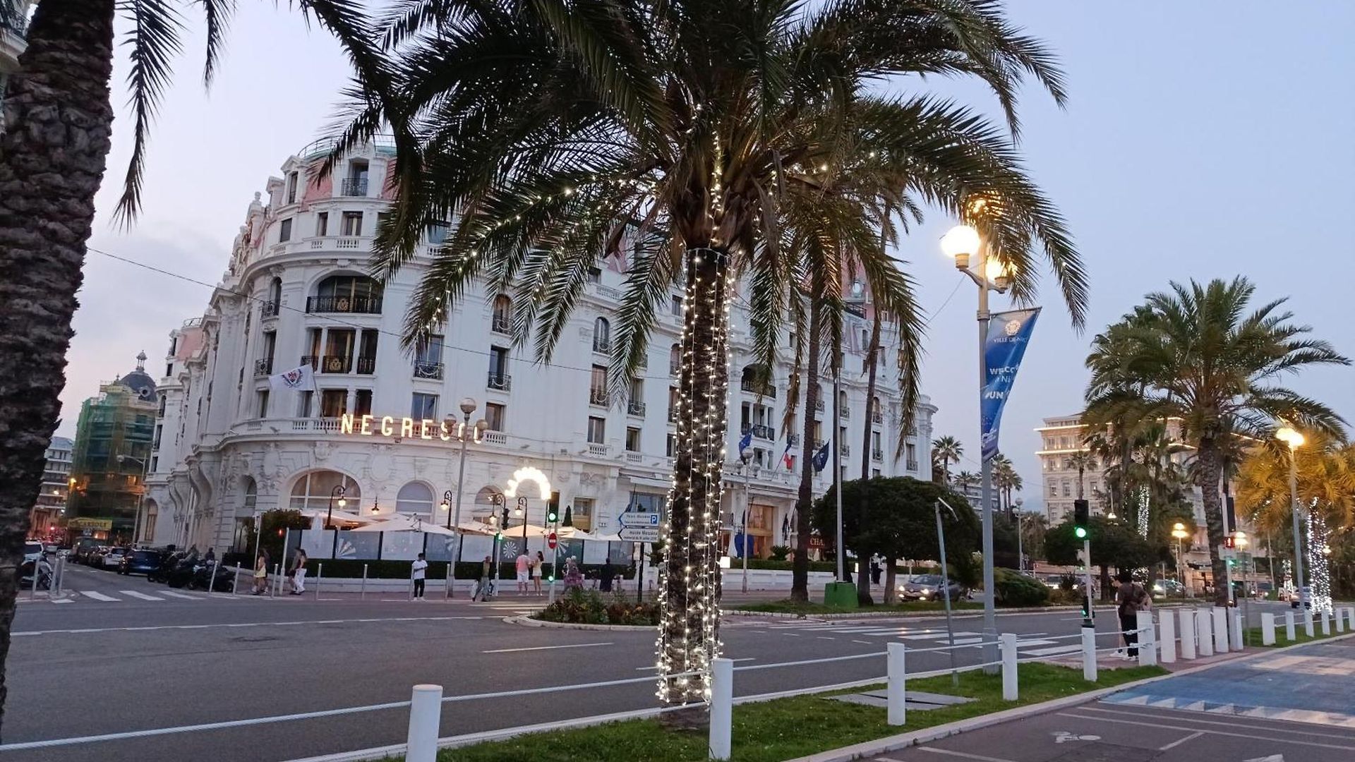Couette-café Exclusive Dans 2 Pieces 40 M2 Atypique Original Dans Grande Structure Type D'hote 80 M2 200 M Promenade Des Sejour