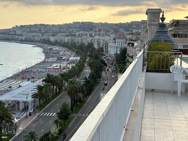 Et Ses Deux Piscines * Nice