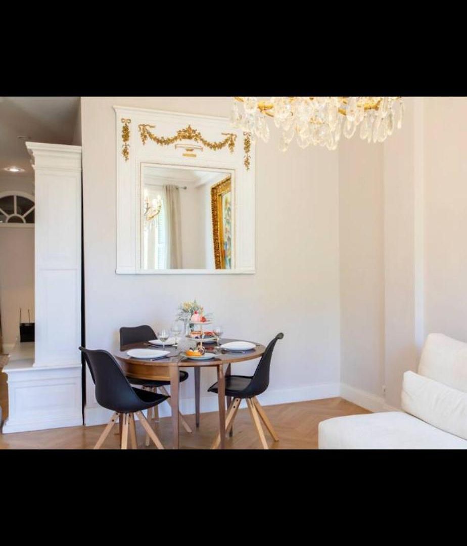 Le Grand Bourgeois A Apartment *