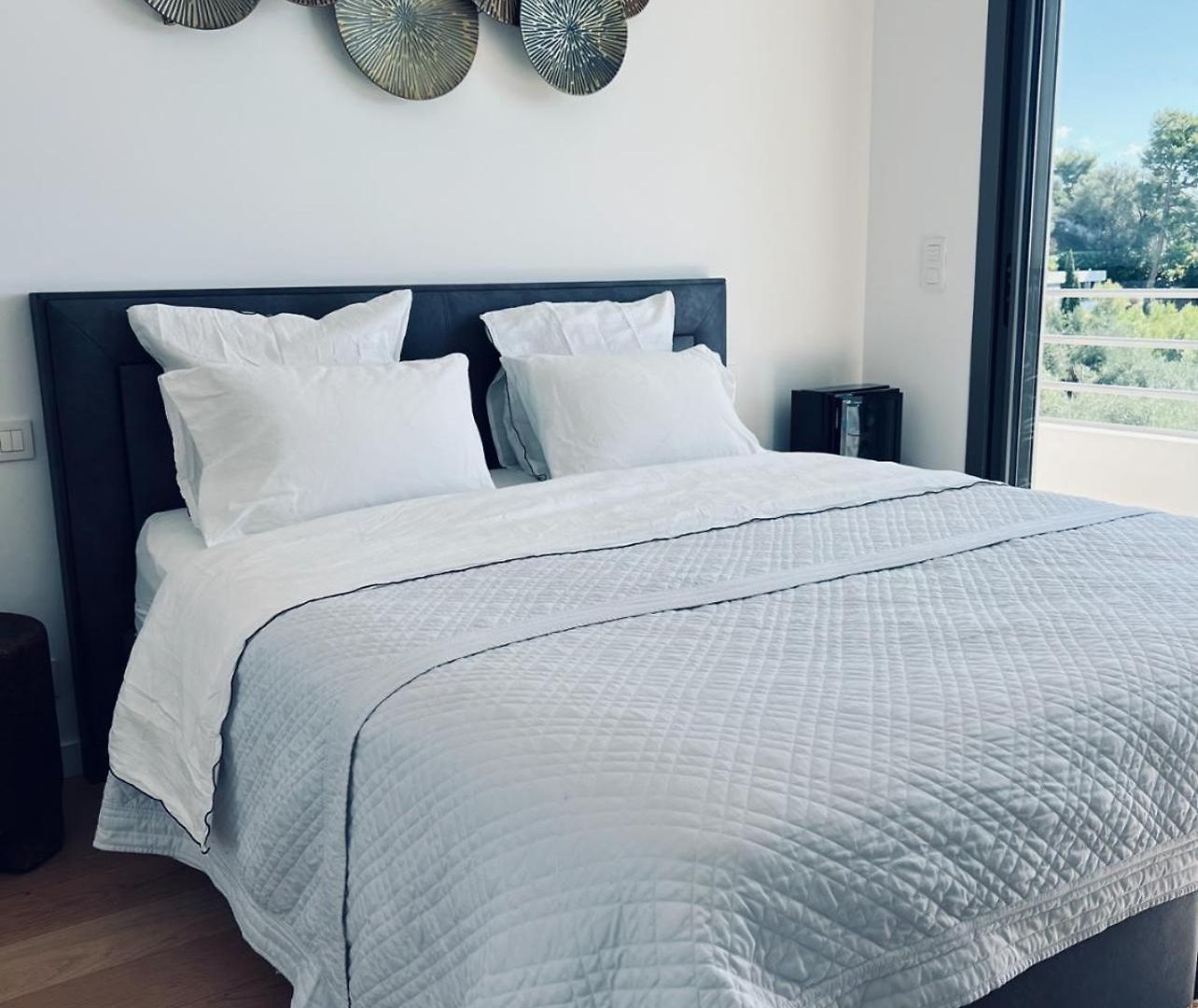 Villa Contemporary With Sea View, Infinity Swimming Pool, Gym , Cinema Room,lift
