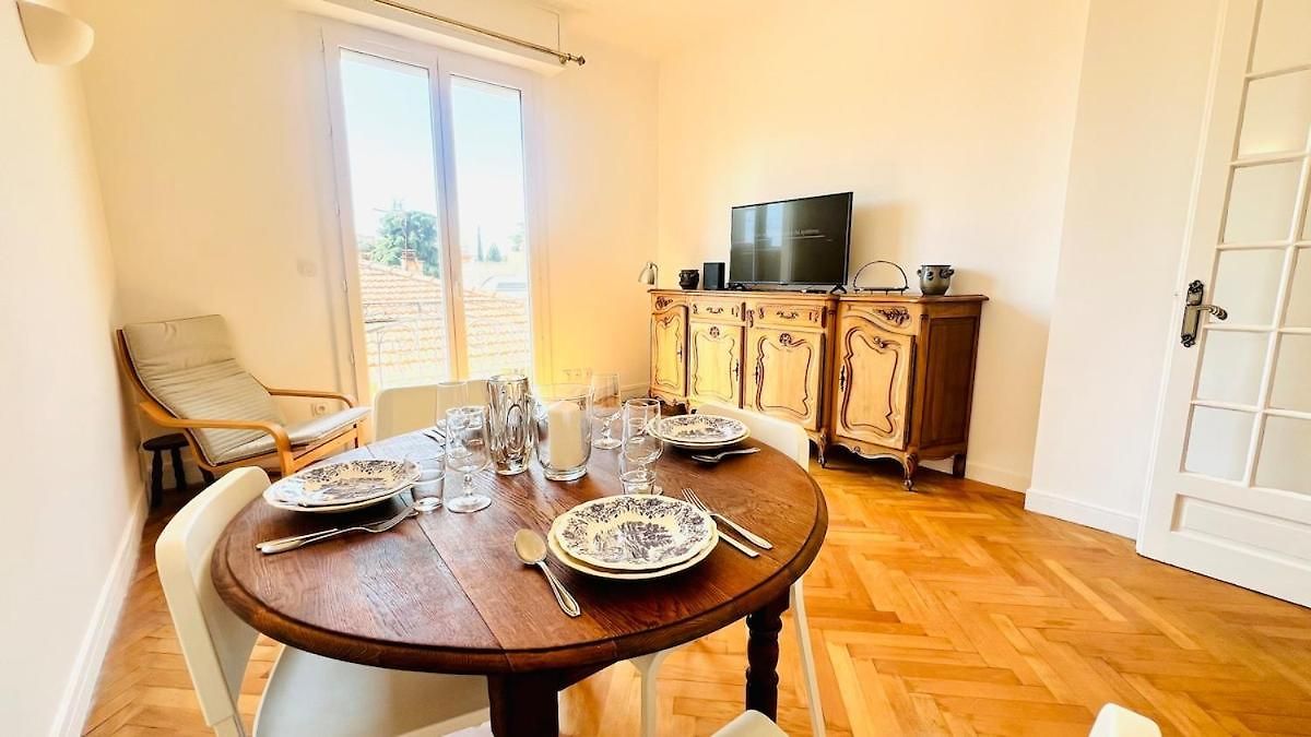 Sublime 2 Bedroom Spacious And Bright Ac Private Parking Nice