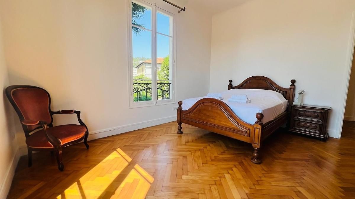 Apartment Sublime 2 Bedroom Spacious And Bright Ac Private Parking *
