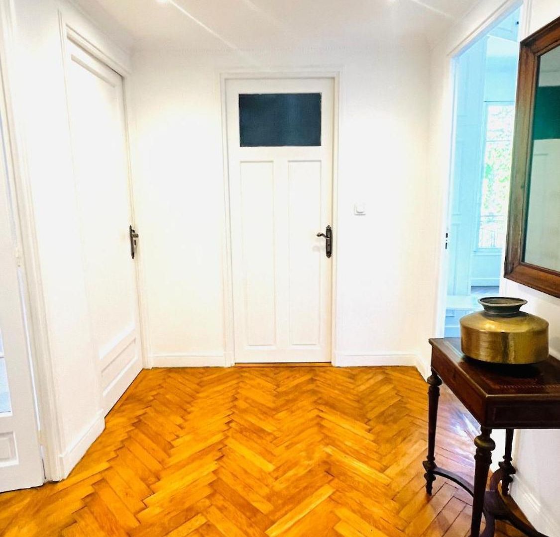 Sublime 2 Bedroom Spacious And Bright Ac Private Parking Apartment *