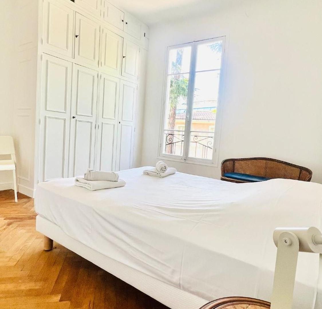 Sublime 2 Bedroom Spacious And Bright Ac Private Parking * Nice