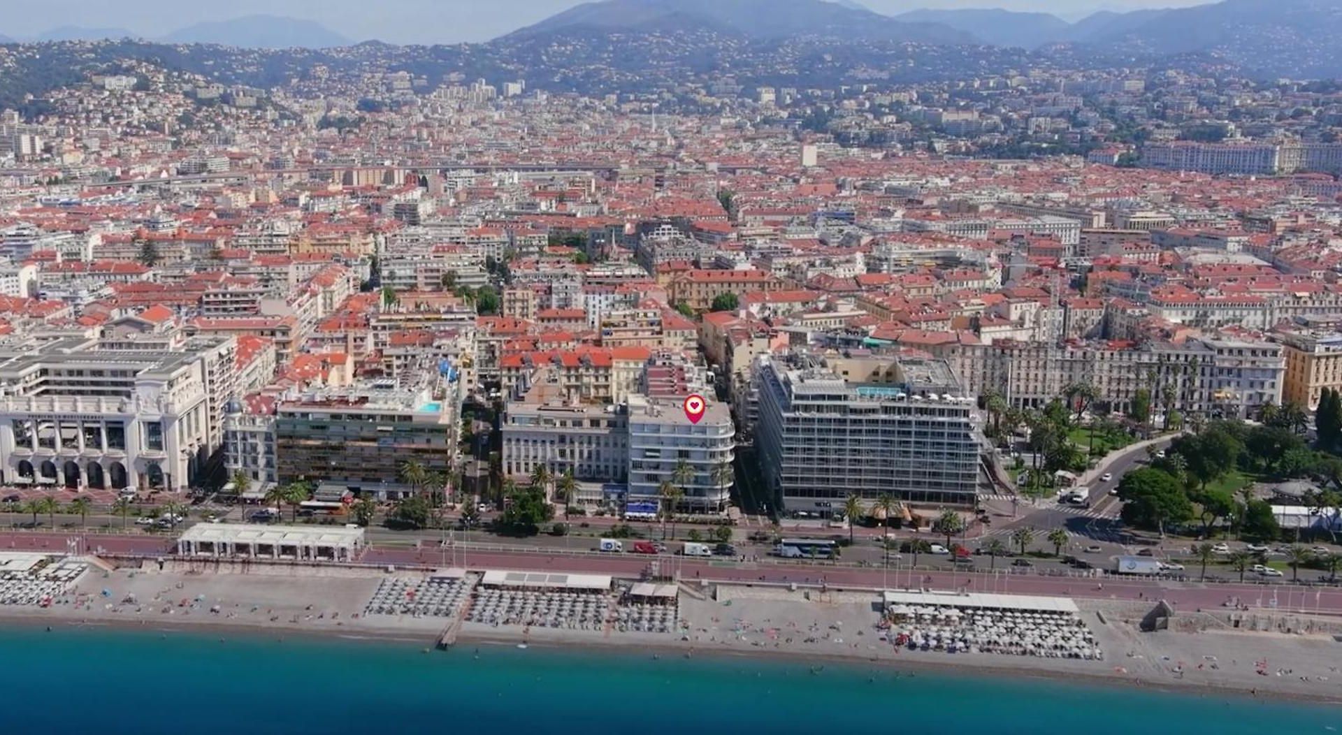 Carre D Or Face A La Nice