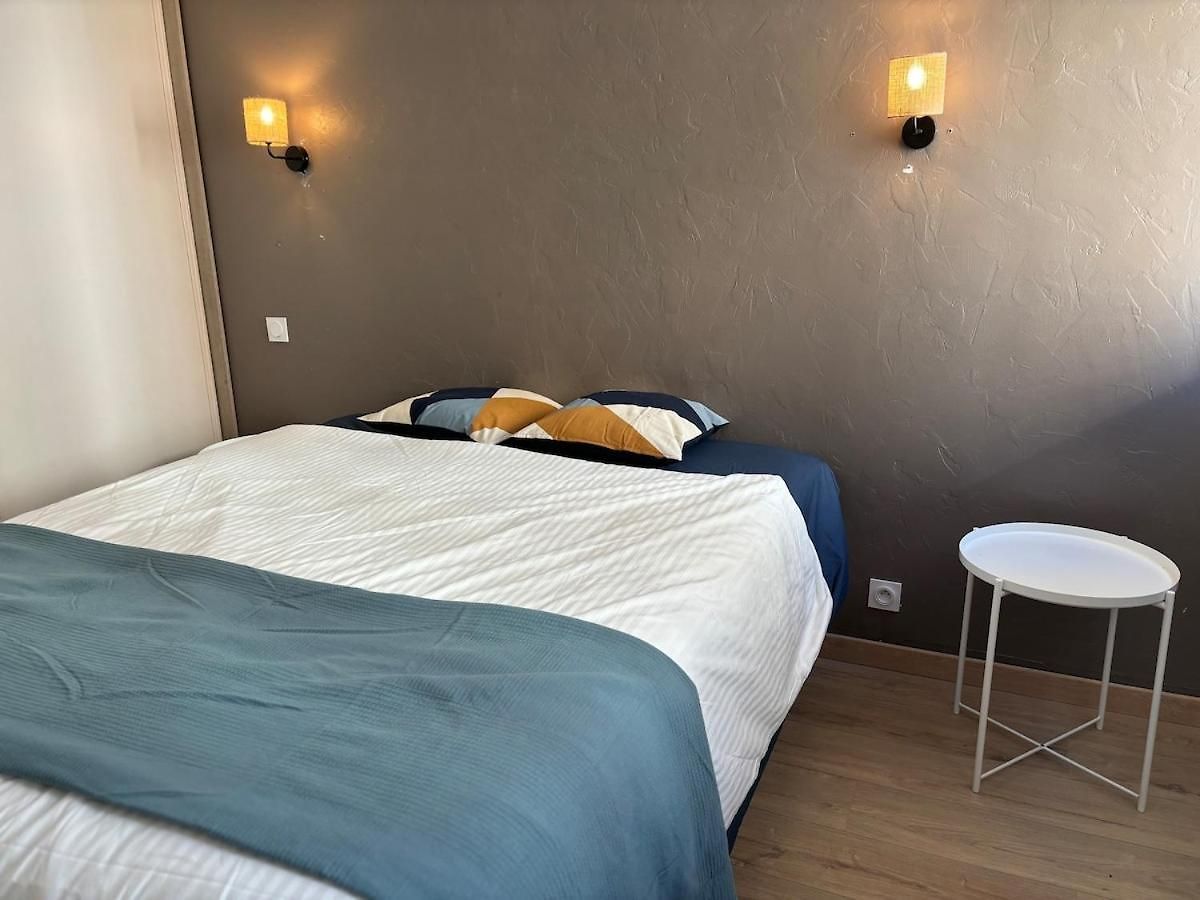 Appartement Bel Spacieux Avec Joli Balcon Arboré, Calme, Bien Situé, Centre *
