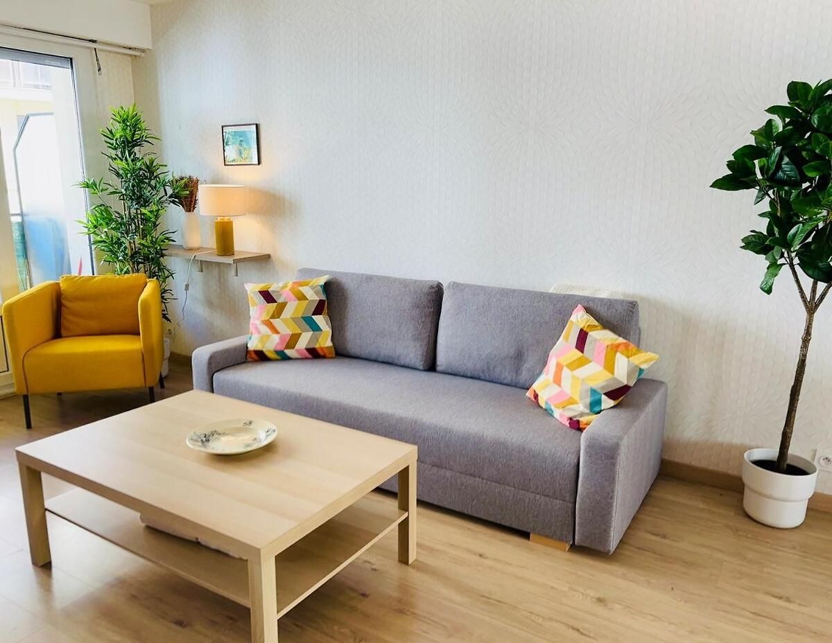Bel Spacieux Avec Joli Balcon Arboré, Calme, Bien Situé, Centre Appartement *
