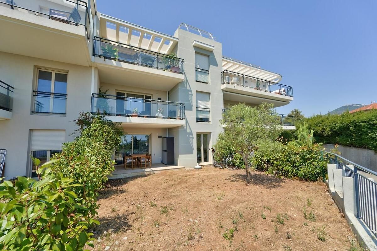 Lovely 1br With Garden, Private Parking & Sea View *