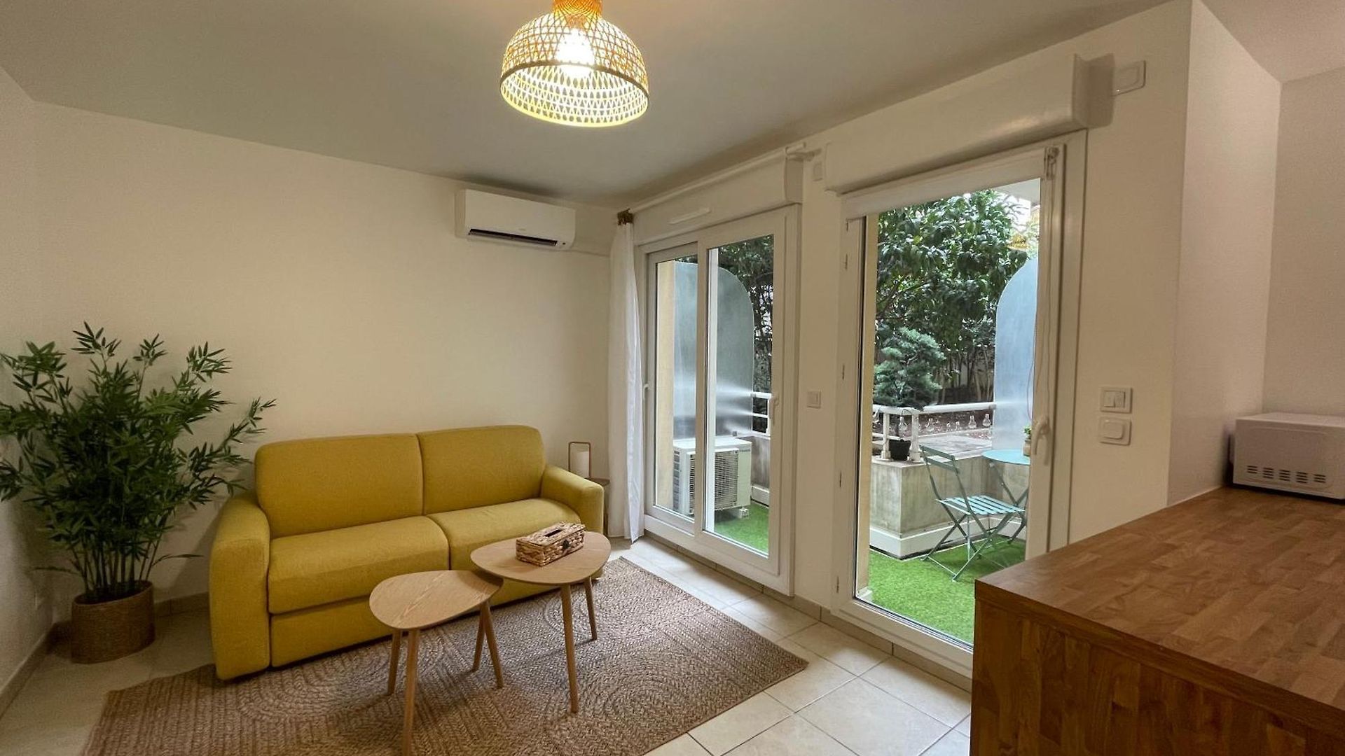 Joli Climatisé Avec Terrasse Au Calme Appartement *