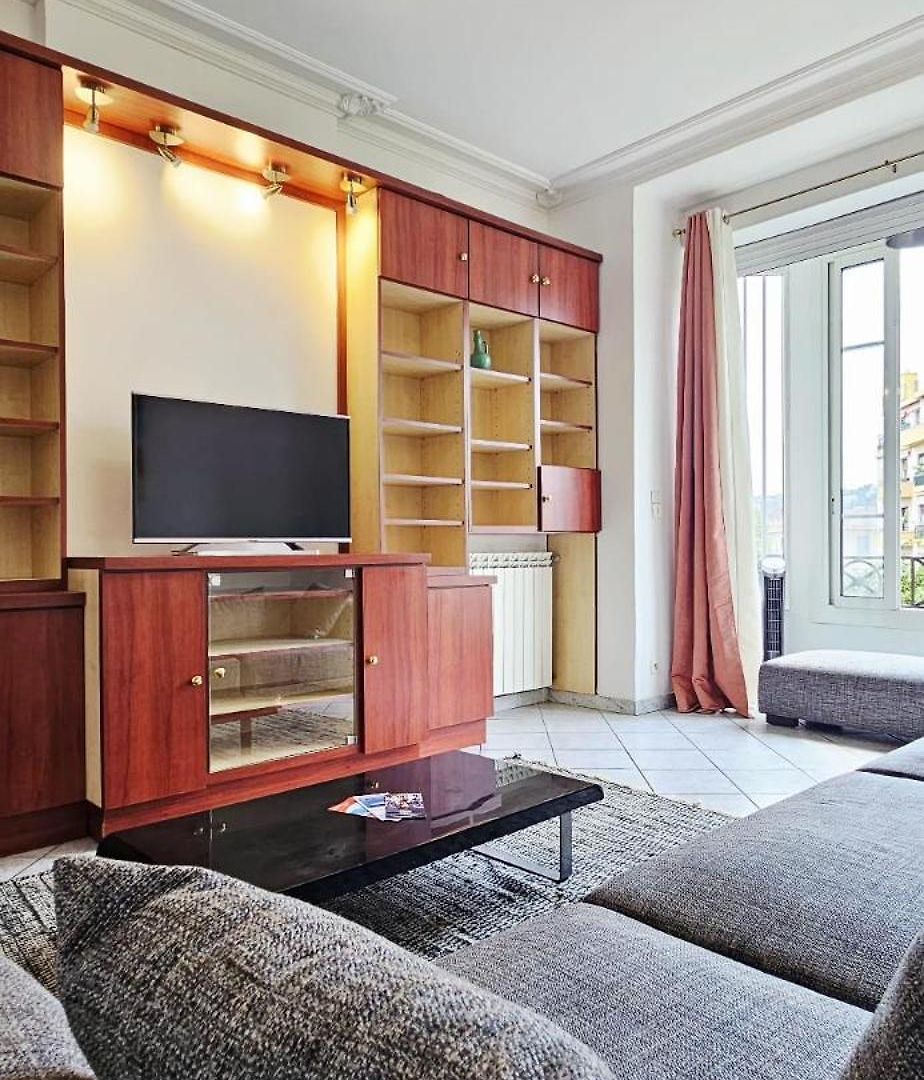Spacious In Cimiez Apartment