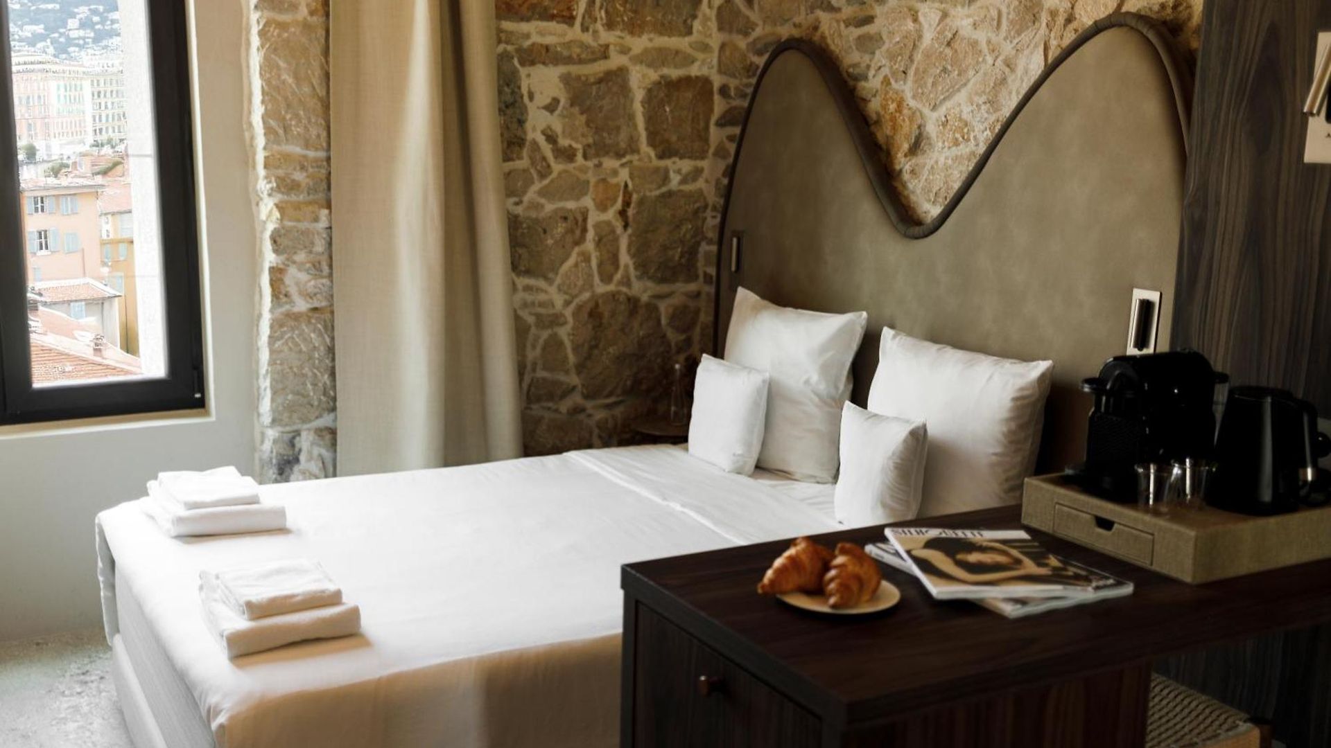 Hotel Notre Dame - Self Check-in