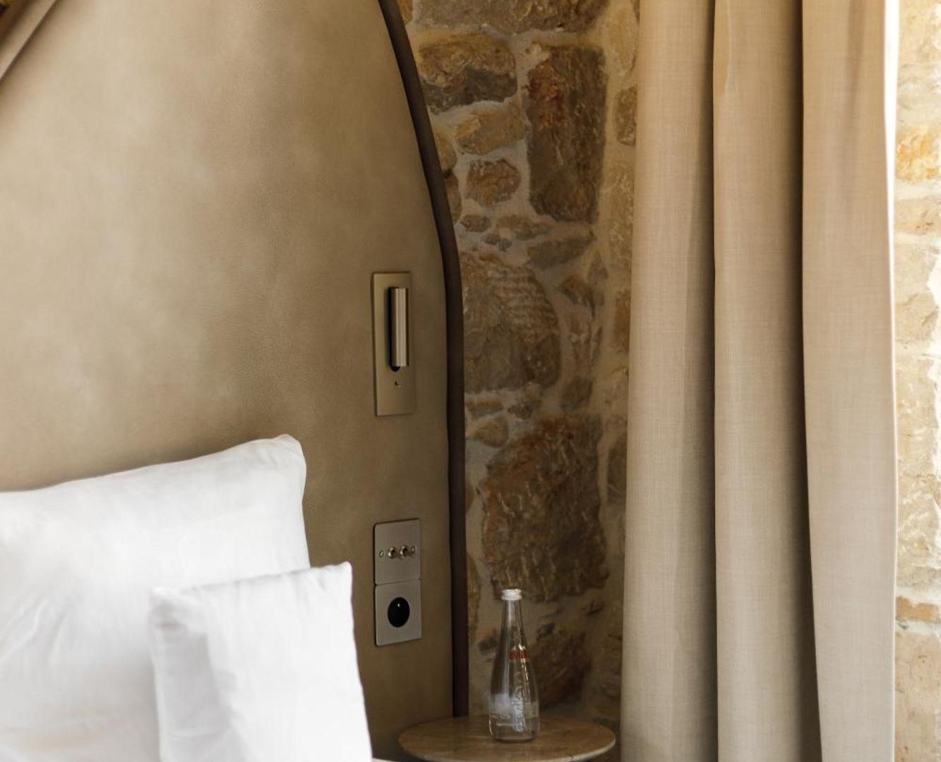 Hotel Notre Dame - Self Check-in