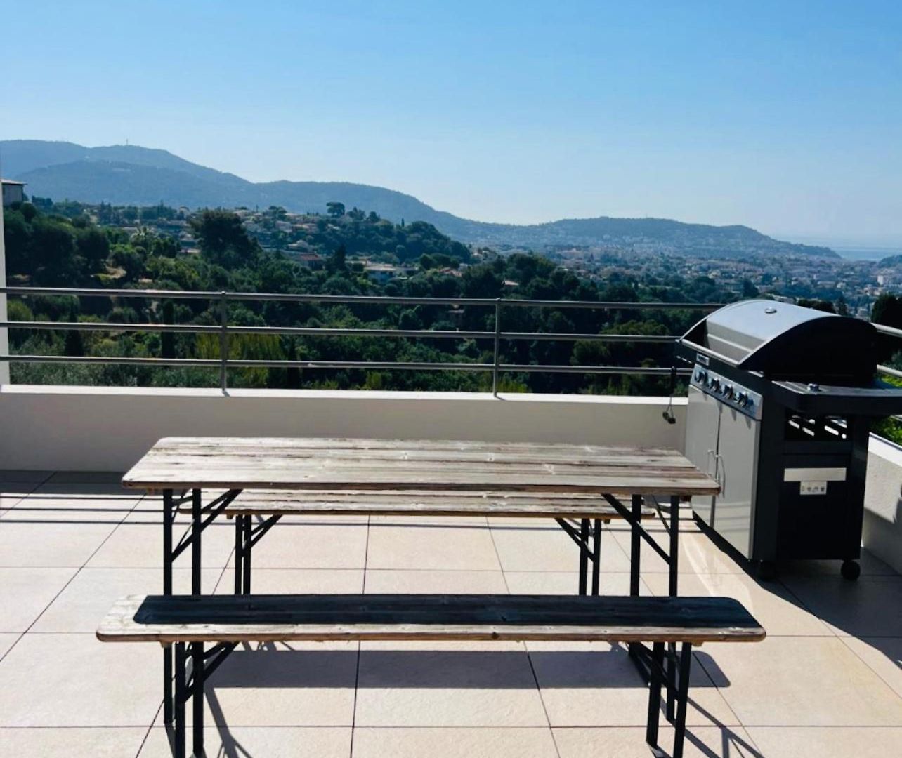 Contemporary With Sea View, Infinity Swimming Pool, Gym , Cinema Room,lift Villa Nice