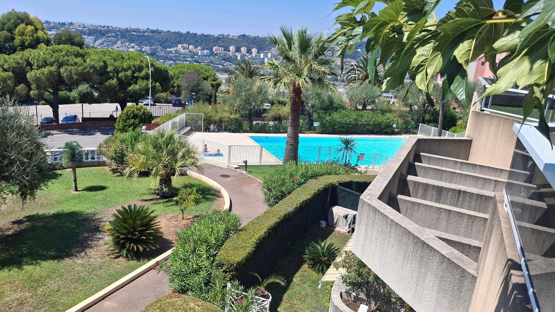 Lovely With Private Garden And A Swimming-pool * Nice