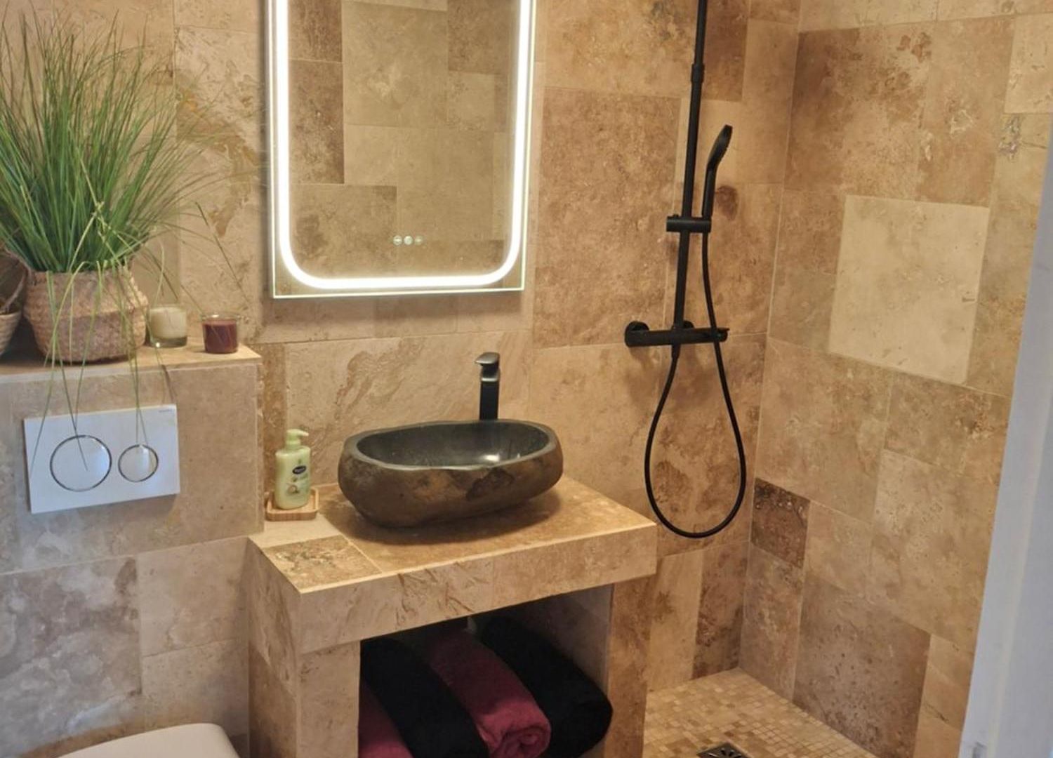 Lovely With Private Garden And A Swimming-pool Apartment Nice