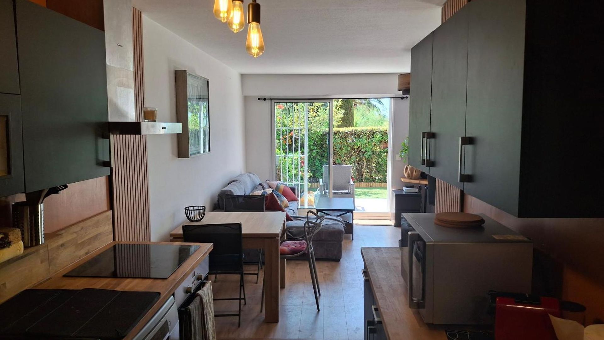 Lovely With Private Garden And A Swimming-pool Nice