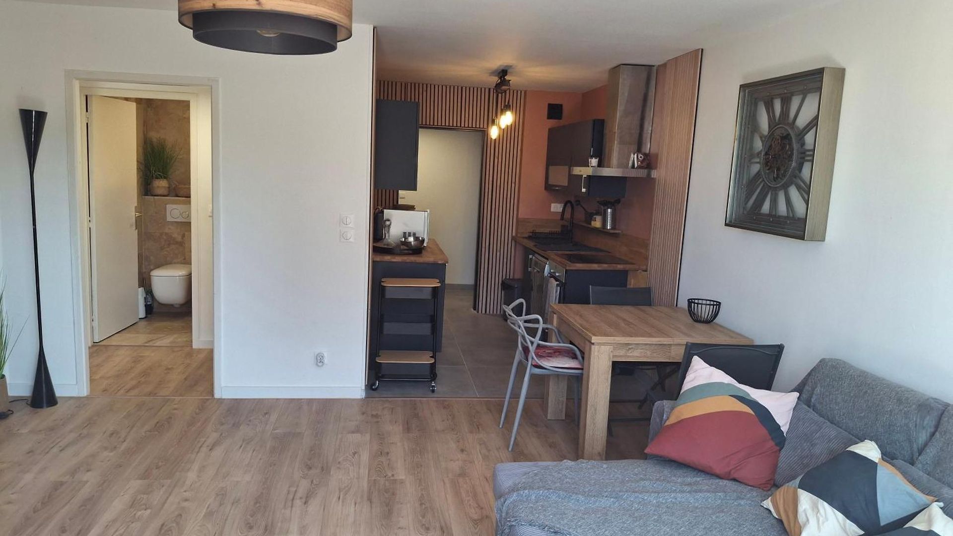 Lovely With Private Garden And A Swimming-pool Apartment