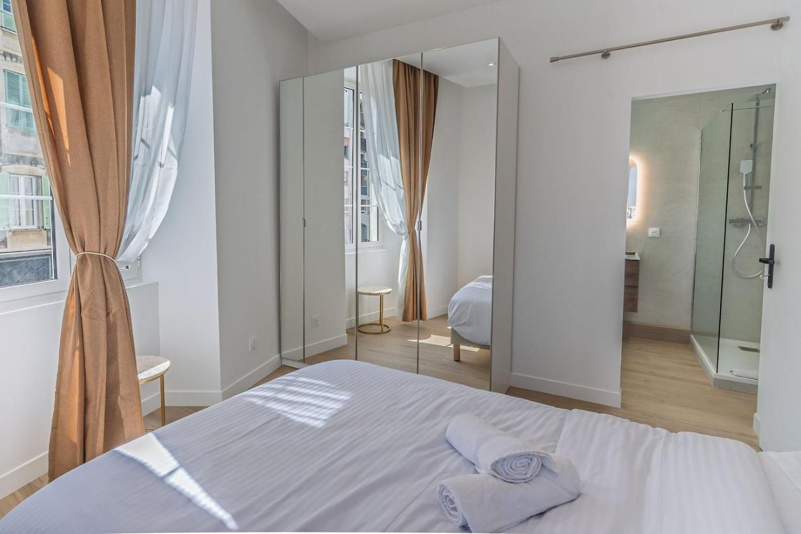 Appartement Magnifique - Jacuzzi - Port De *