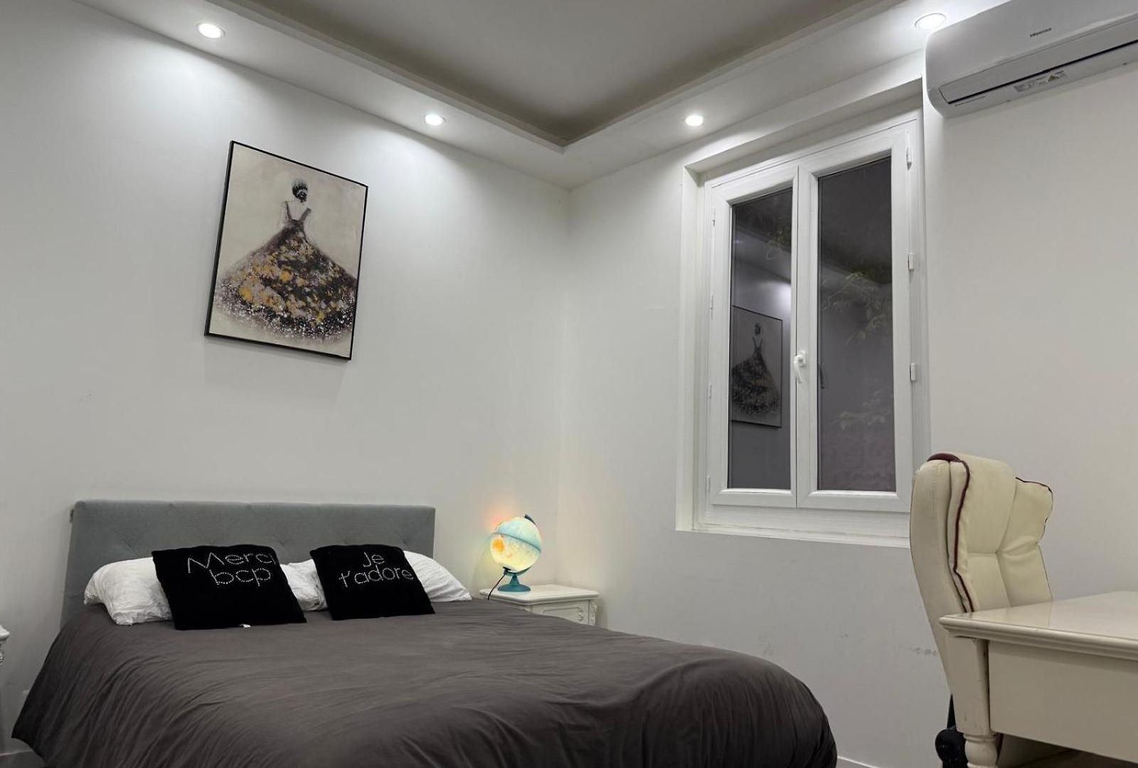 Charming House Near Center With New Air Conditioner *