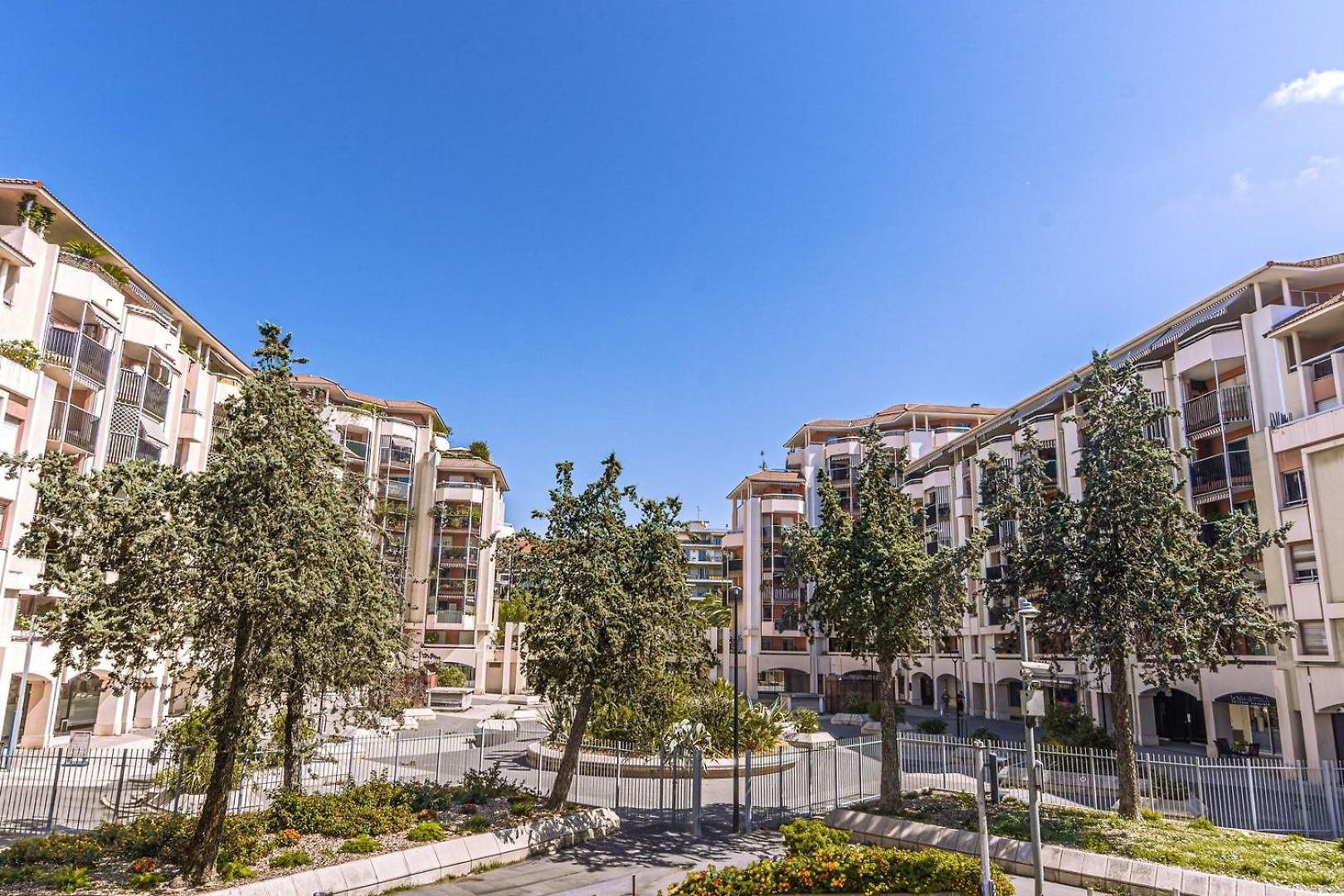 Magnifique - Jacuzzi - Port De Appartement *