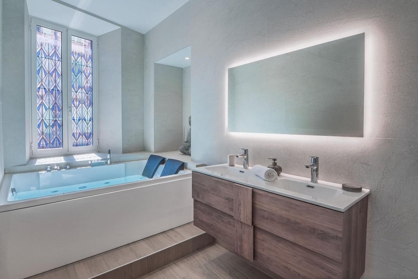 Magnifique - Jacuzzi - Port De Appartement Nice