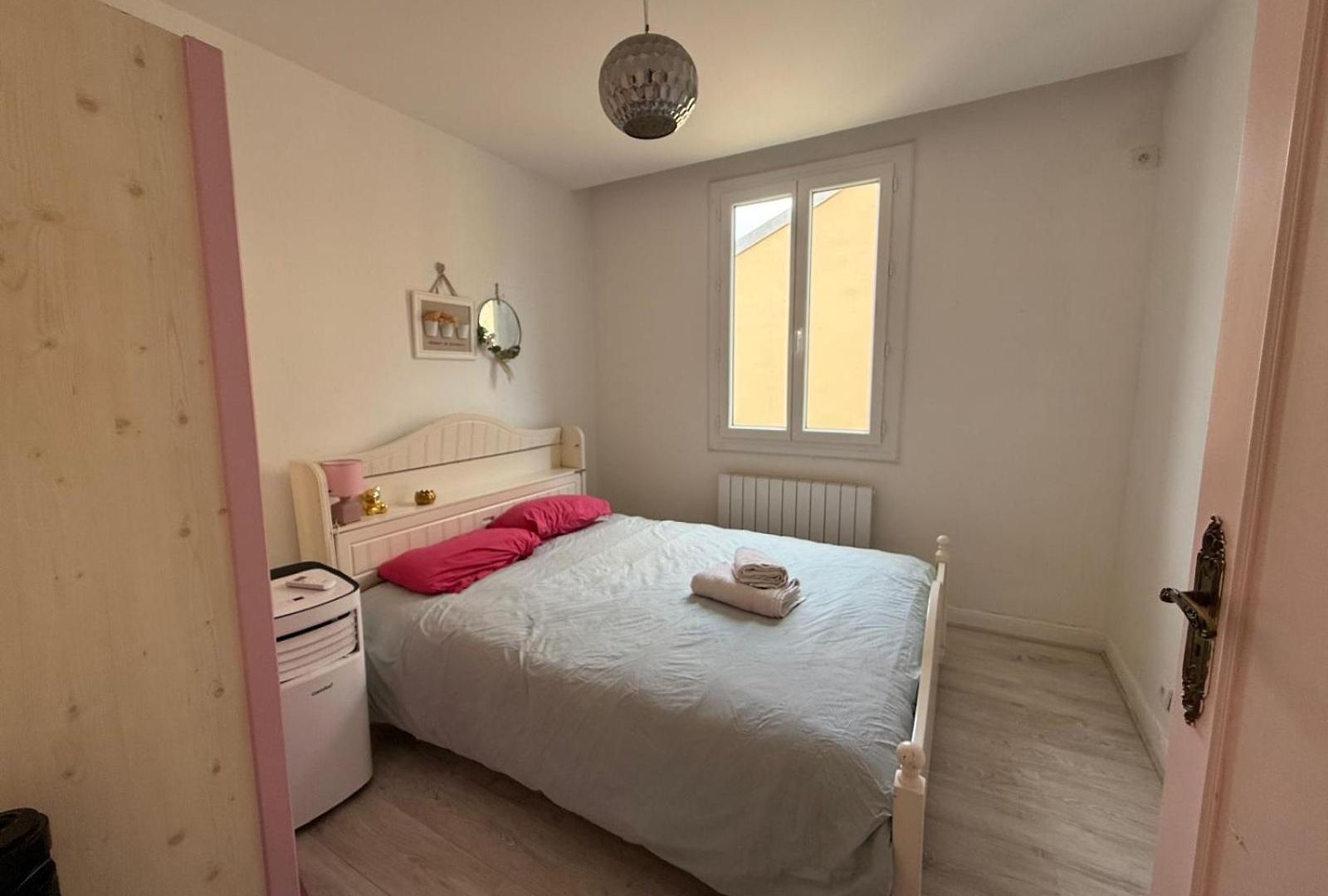 Charming House Near Center With New Air Conditioner Nice