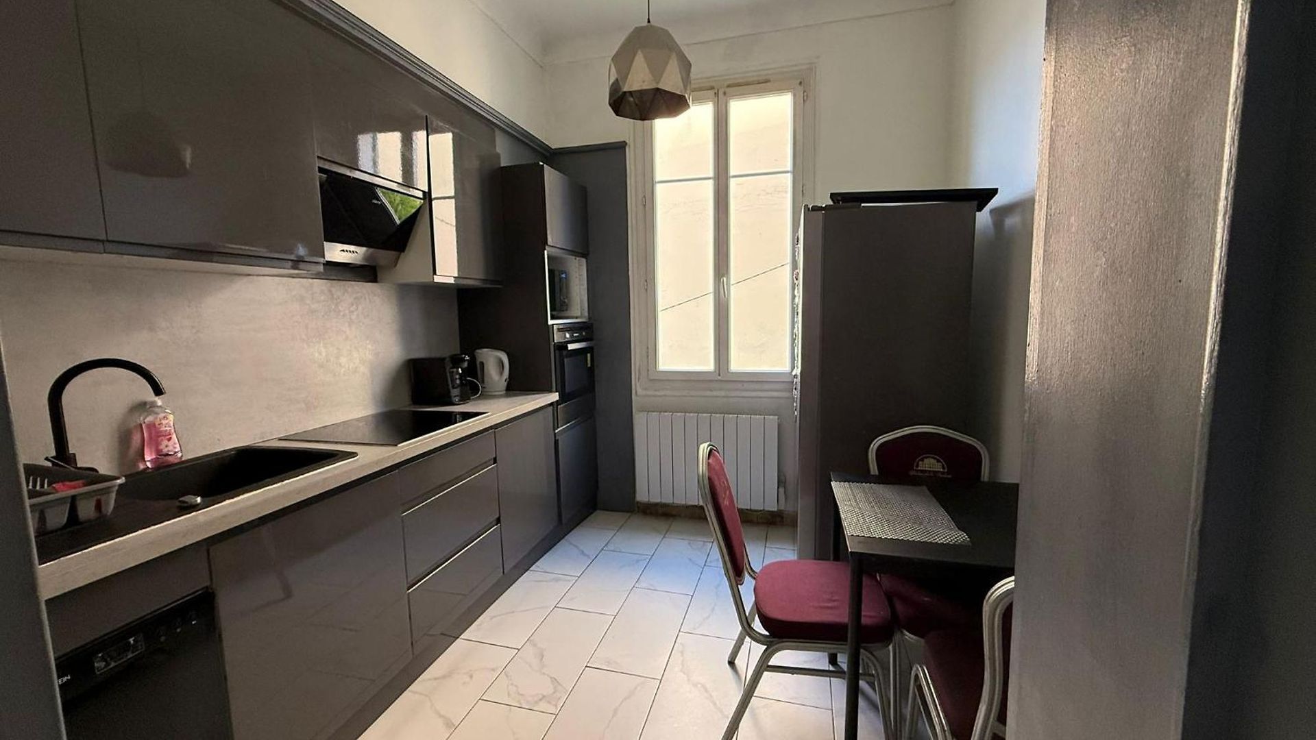 Charming House Near Center With New Air Conditioner *