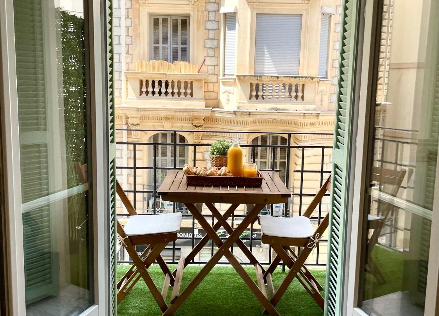 Appartement 2 Pièces Avec Balcon *