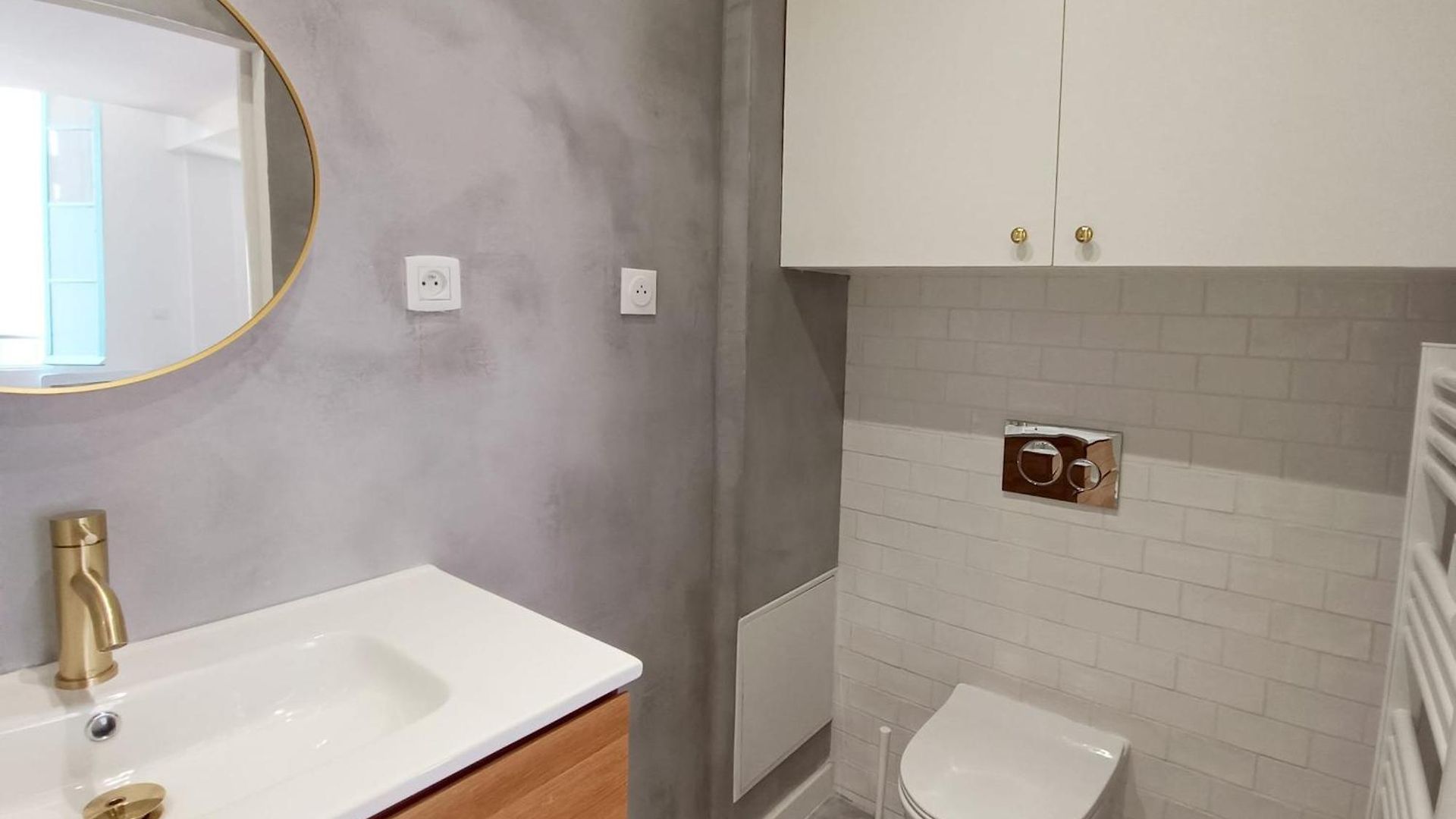 Charming In With Balcony Apartment *