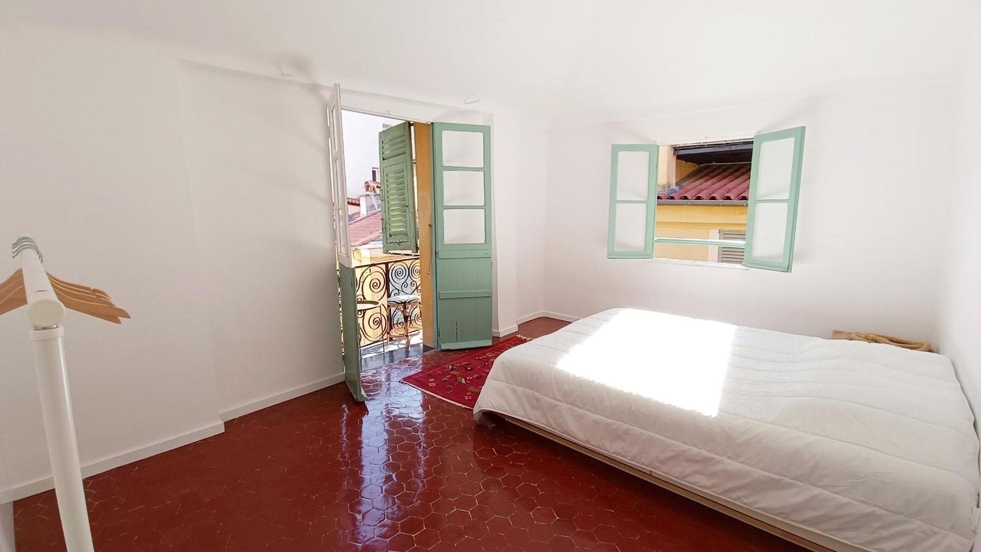 Charming In With Balcony Apartment Nice