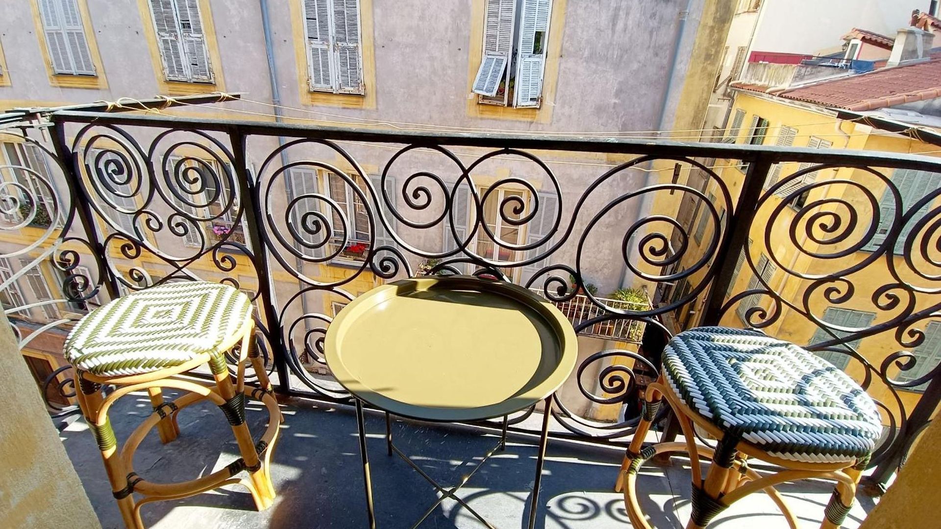 Charming In With Balcony Apartment