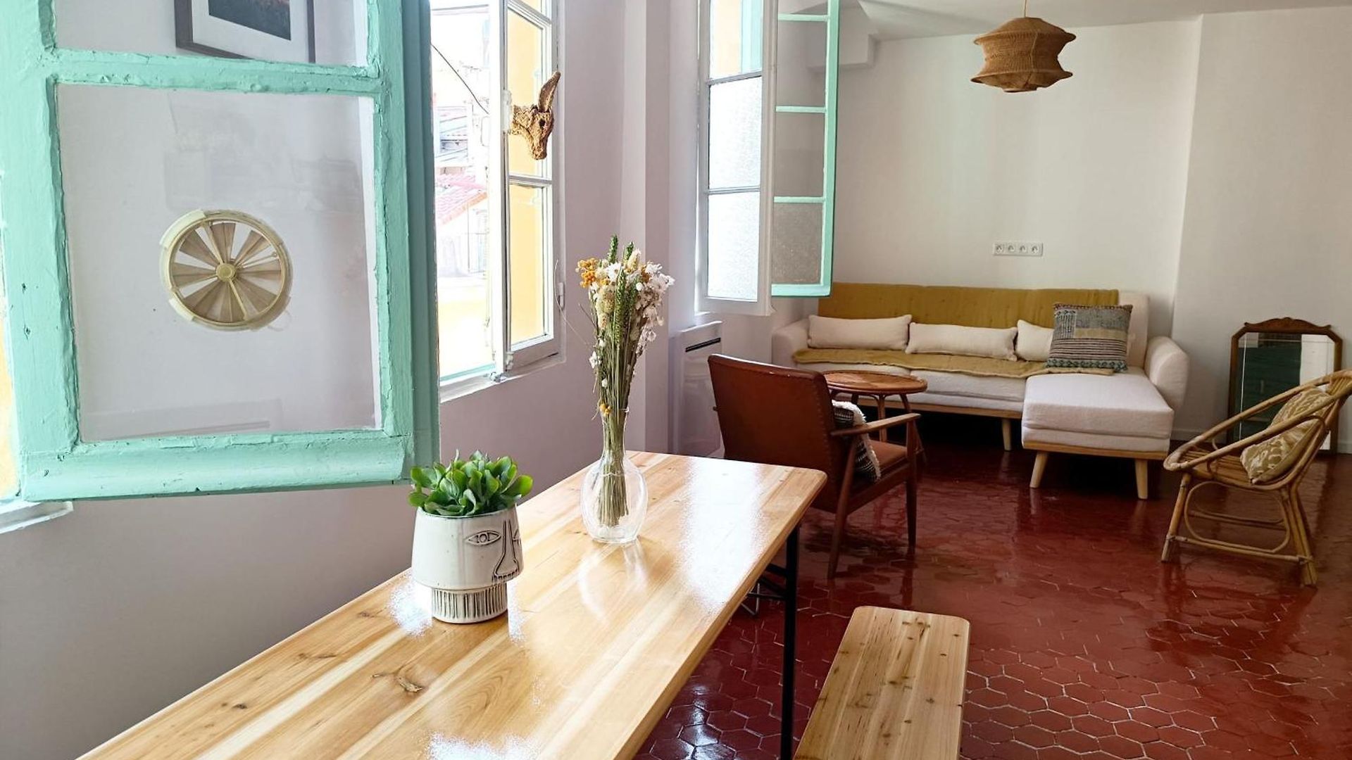Charming In With Balcony Apartment *