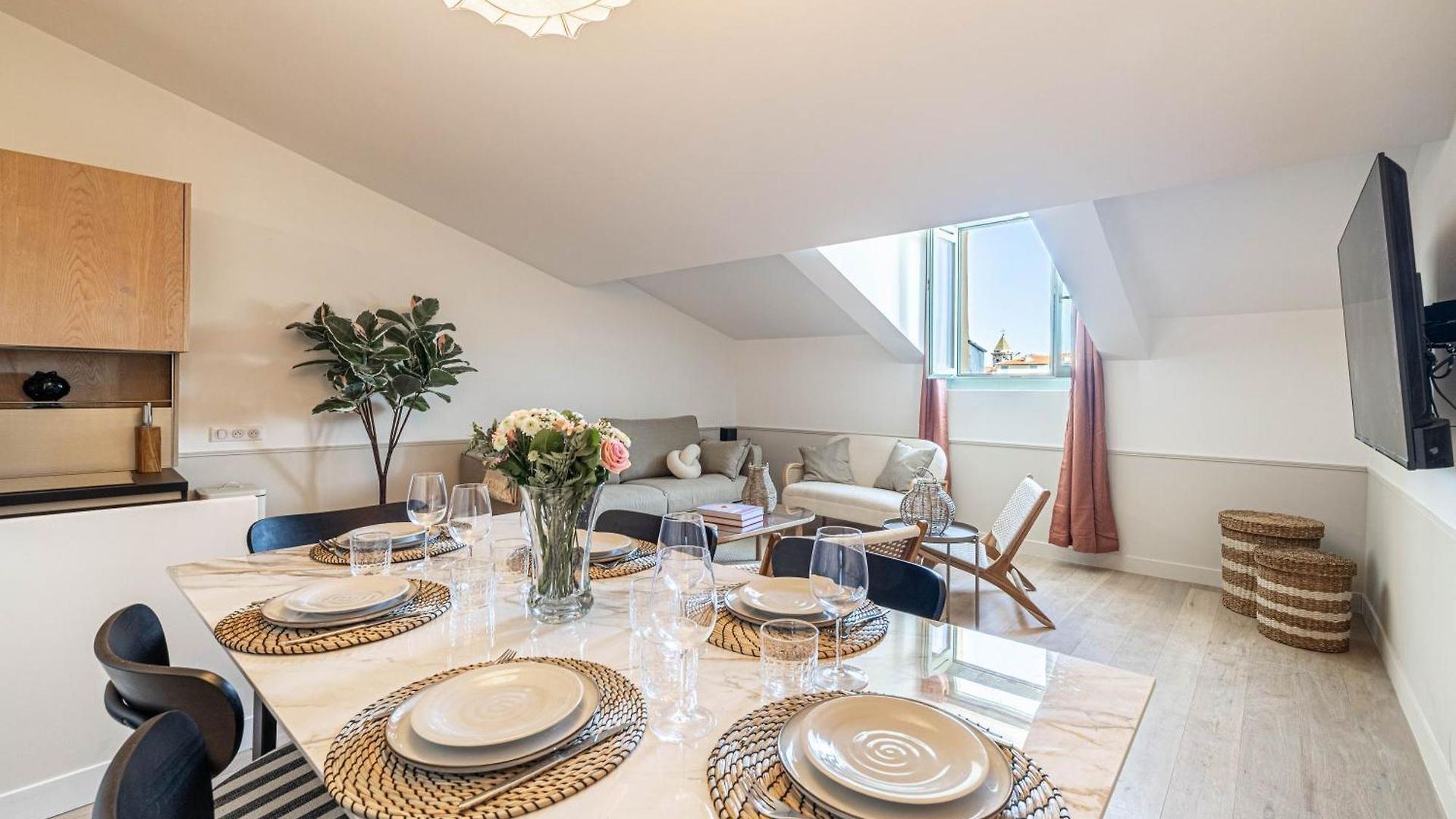 Apartment Exceptional Location, 2br Right On Place Massena, Newly Renovated