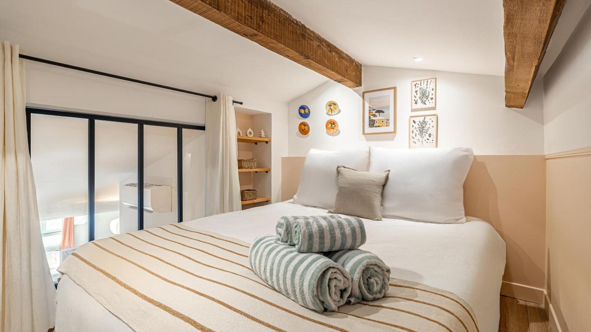 Apartment Exceptional Location, 2br Right On Place Massena, Newly Renovated