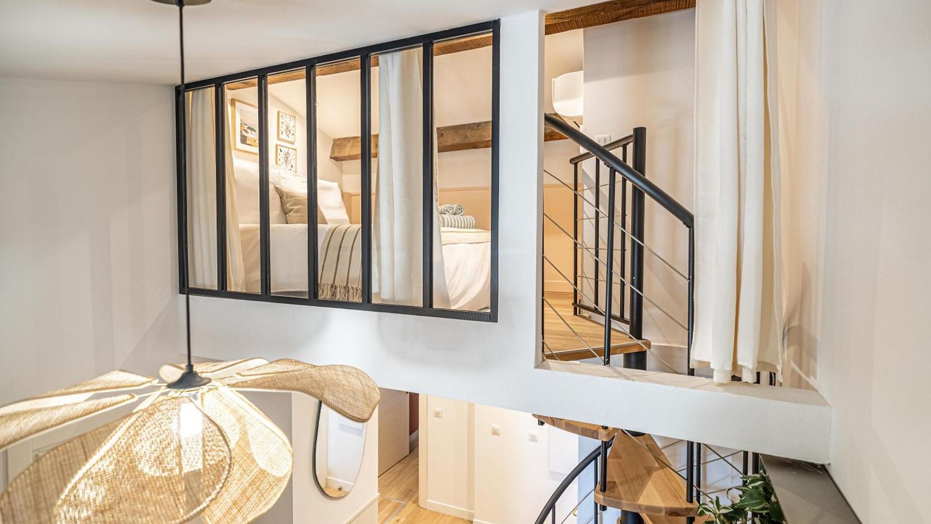 Apartment Exceptional Location, 2br Right On Place Massena, Newly Renovated
