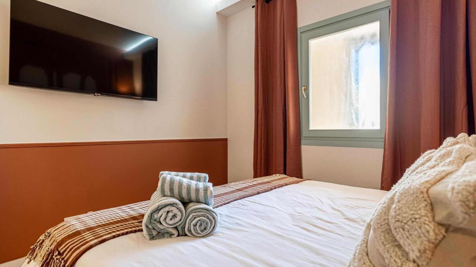 Exceptional Location, 2br Right On Place Massena, Newly Renovated * Nice