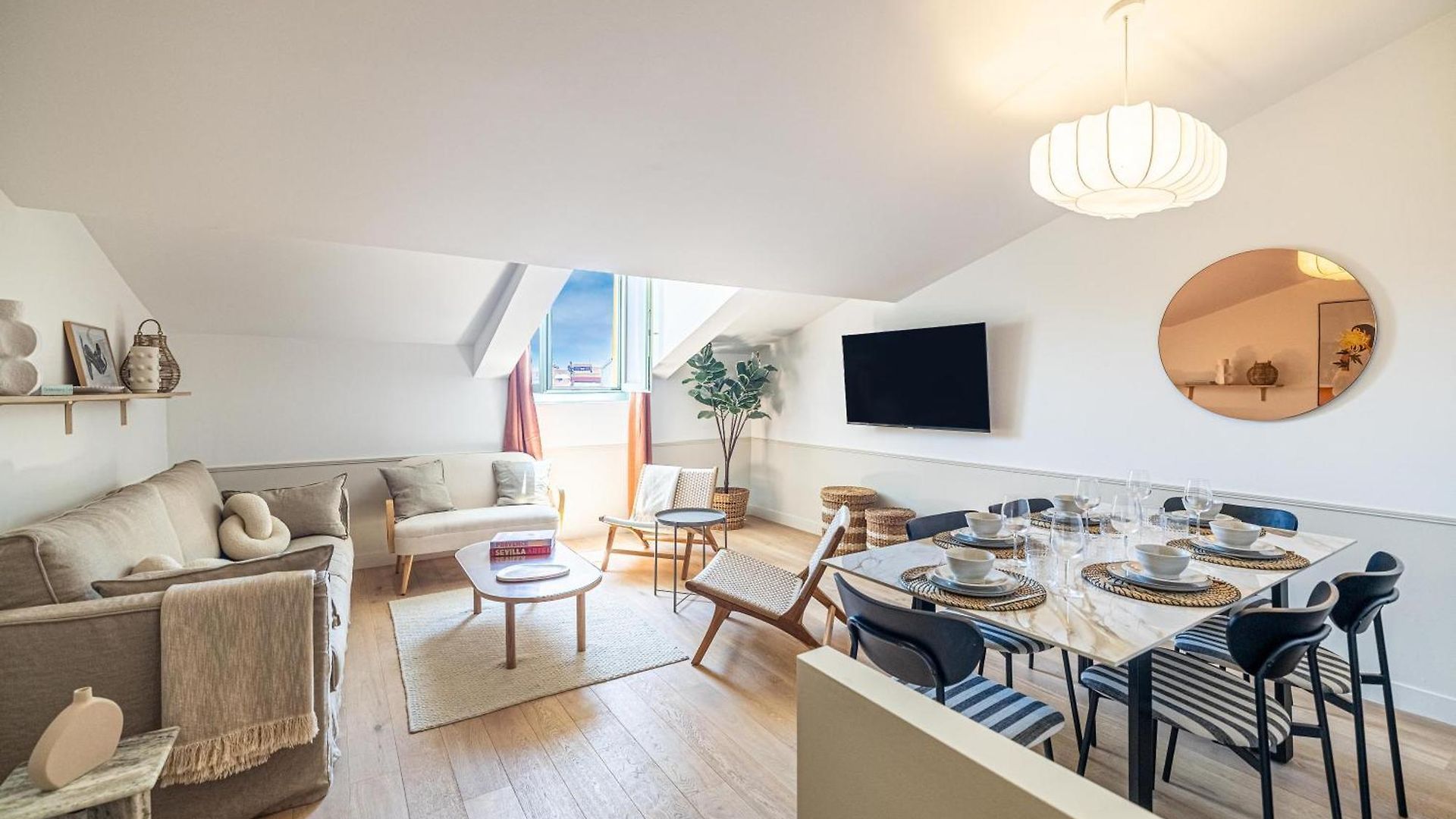 Apartment Exceptional Location, 2br Right On Place Massena, Newly Renovated Nice