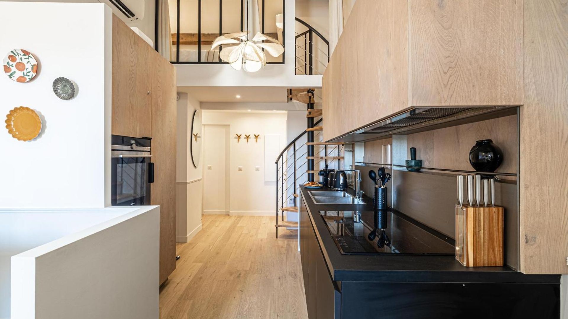 Exceptional Location, 2br Right On Place Massena, Newly Renovated Nice
